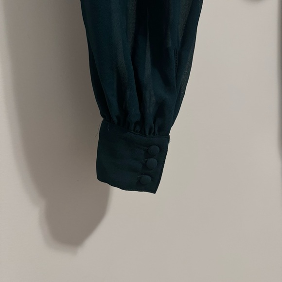 Dynamite Katie Sculpt Twist Front Crop Top Green Size M - Picture 7 of 8